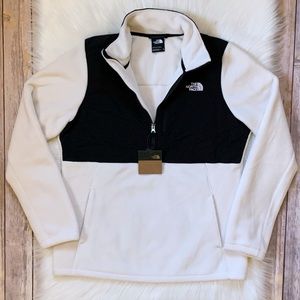 The North Face 200 Tundra Fleece Pullover RTO